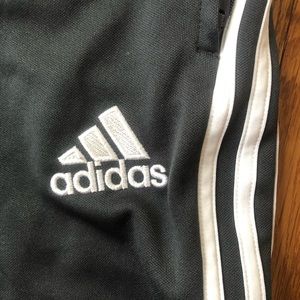 🔥🔥🔥 Black Adidas Joggers 🔥🔥🔥